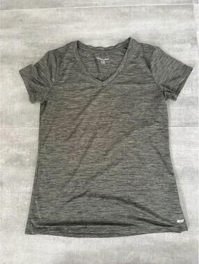 Women's • Amazon Essentials V-Neck Athletic T-Shirt Small